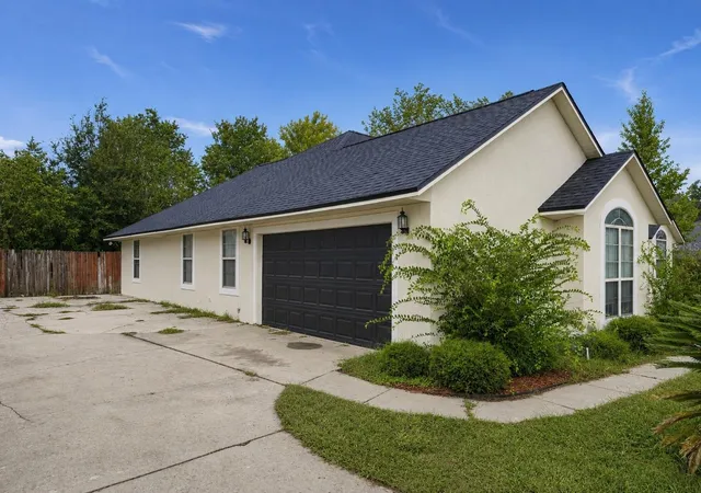 Photo 2 of Single family home for sale at 526 Nw Savannah Cir, Lake City, FL 32055 | MLS# TB8545495 | Listing updated on 2026-10-01