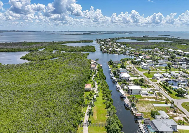 Photo 4 of Single family home for sale at 2755 Cussell Dr, Saint James City, FL 33956 | MLS# C7530353 | Listing updated on 2026-09-11