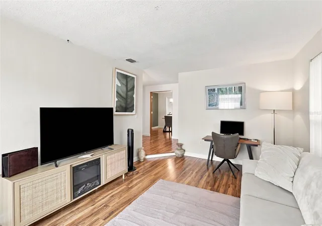 Photo 4 of Single family home for sale at 1511 S Hillcrest Ave, Clearwater, FL 33756 | MLS# W7889204 | Listing updated on 2026-10-06