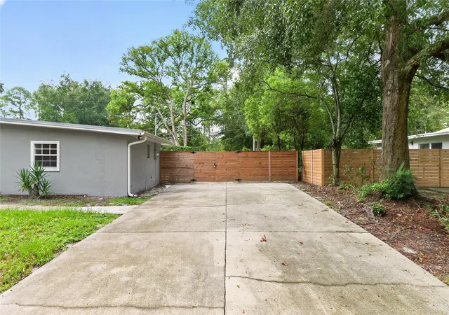 Photo 2 of Single family home for sale at 1421 Ne 17th Avenue, Gainesville, FL 32609 | MLS# GC543248 | Listing updated on 2026-09-09