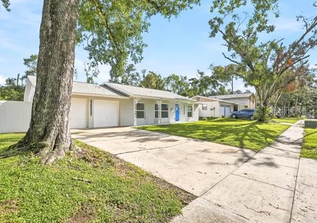 Photo 3 of Sale Pending at 8011 Fountain Ave, Tampa, FL 33615 | MLS# TB8545551 | Listing updated on 2026-09-14