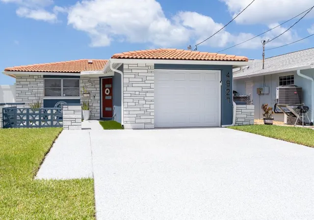 Single family home for sale at 4927 Blue Heron Dr, NEW PORT RICHEY, FL 34652 | MLS# W7889208 | Listing updated on 2026-10-17