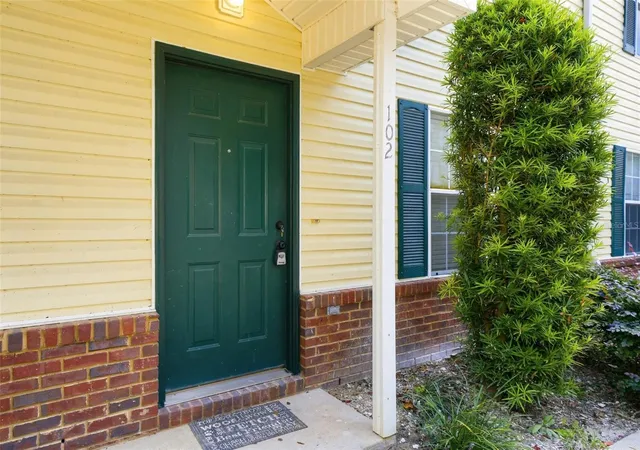 Photo 2 of Townhouse for sale at 2520 Graves Rd #102, Tallahassee, FL 32303 | MLS# O6439235 | Listing updated on 2026-10-15