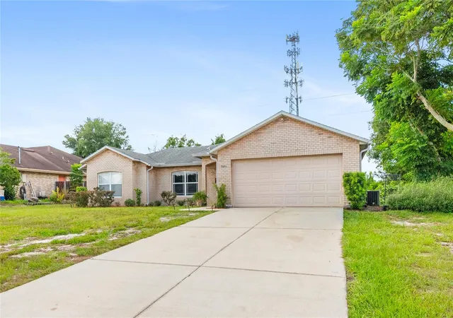 Photo 3 of Single family home for sale at 2086 S Parkton Dr, Deltona, FL 32725 | MLS# O6439246 | Listing updated on 2026-09-15