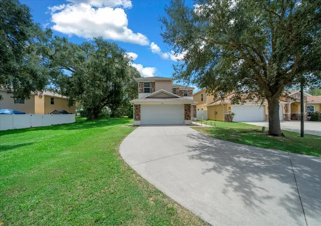 Photo 3 of Single family home for sale at 4913 Ne 122nd Avenue, Oxford, FL 34484 | MLS# OM731704 | Listing updated on 2026-09-24