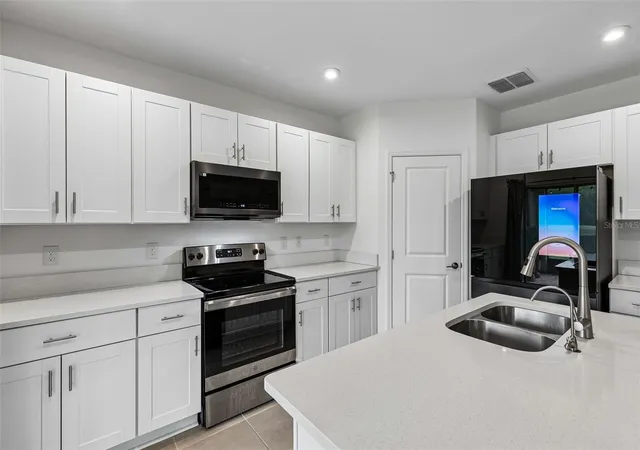Photo 4 of Single family home for sale at 4250 Southern Vista Loop, Saint Cloud, FL 34772 | MLS# O6439327 | Listing updated on 2026-09-14