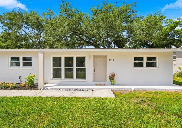 Photo 1 of Single family home for sale at 4519 S Cooper Pl, Tampa, FL 33611 | MLS# TB8545758 | Listing updated on 2026-10-05