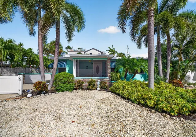 Photo 4 of Single family home for sale at 114 81st Street, Holmes Beach, FL 34217 | MLS# TB8545774 | Listing updated on 2026-09-13