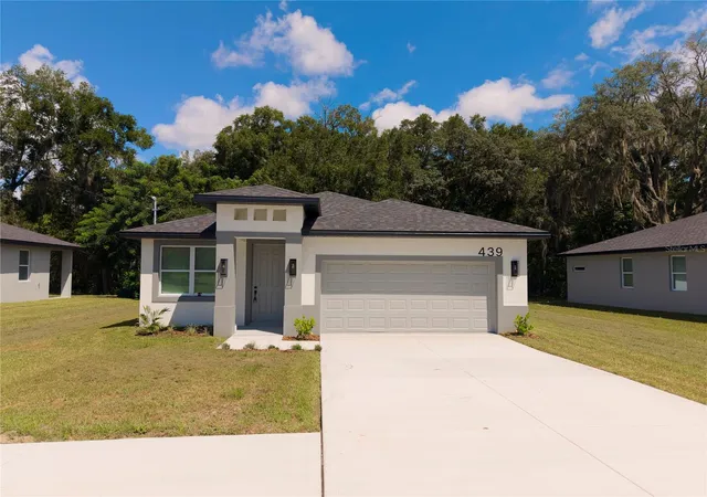 Photo 1 of Single family home for sale at 439 E 13th Street, Apopka, FL 32703 | MLS# O6439355 | Listing updated on 2026-10-06