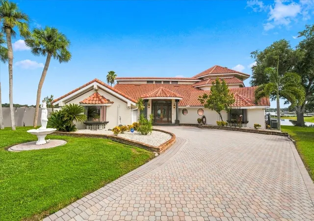 Photo 2 of Mansion for sale at 11609 Carrollwood Dr, Tampa, FL 33618 | MLS# TB8545837 | Listing updated on 2026-09-15