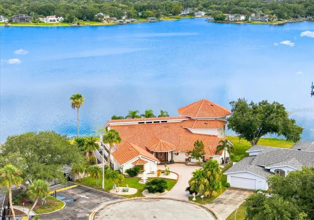 Photo 3 of Mansion for sale at 11609 Carrollwood Dr, Tampa, FL 33618 | MLS# TB8545837 | Listing updated on 2026-09-15