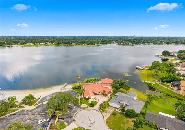 Photo 4 of Single family home for sale at 11609 Carrollwood Dr, Tampa, FL 33618 | MLS# TB8545837 | Listing updated on 2026-10-13