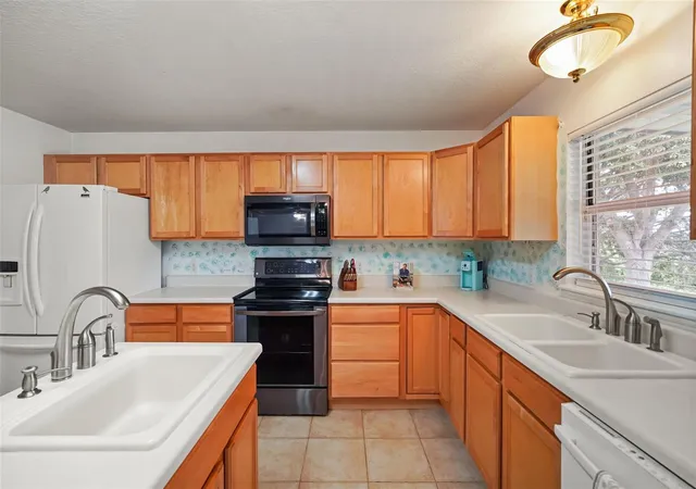 Photo 3 of Single family home for sale at 1614 Ridgemoor Dr, Mascotte, FL 34753 | MLS# O6439394 | Listing updated on 2026-10-08