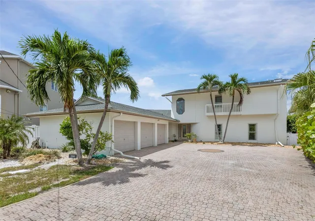 Photo 2 of Single family home for sale at 290 Bayside Dr, Clearwater Beach, FL 33767 | MLS# TB8545884 | Listing updated on 2026-09-21