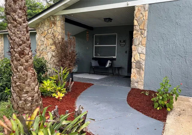 Photo 3 of Single family home for sale at 428 Longwood Cir, Longwood, FL 32750 | MLS# FC321243 | Listing updated on 2026-10-01