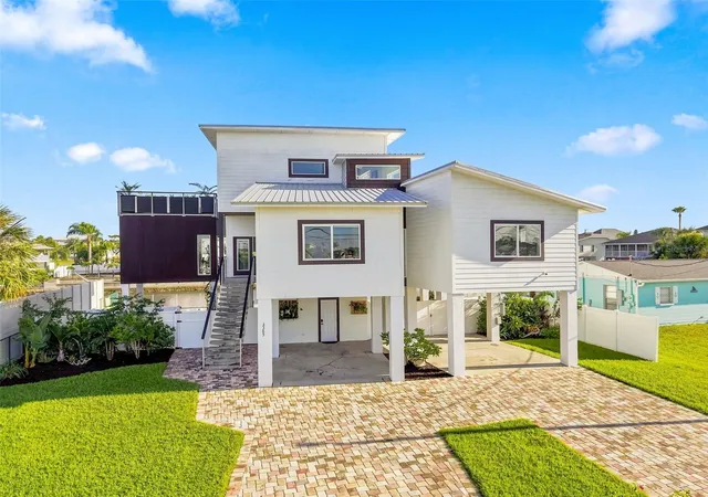 Photo 1 of Single family home for sale at 3385 Gulfview Dr, Hernando Beach, FL 34607 | MLS# W7889248 | Listing updated on 2026-10-03