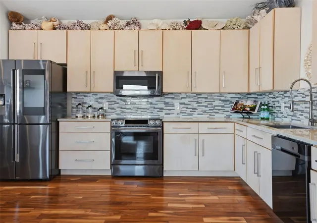 Photo 3 of Single family home for sale at 3385 Gulfview Dr, Hernando Beach, FL 34607 | MLS# W7889248 | Listing updated on 2026-10-03