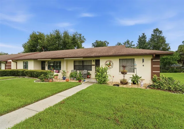 Photo 2 of Single family home for sale at 12435 Orangewood Cir, Tavares, FL 32778 | MLS# O6439509 | Listing updated on 2026-09-12