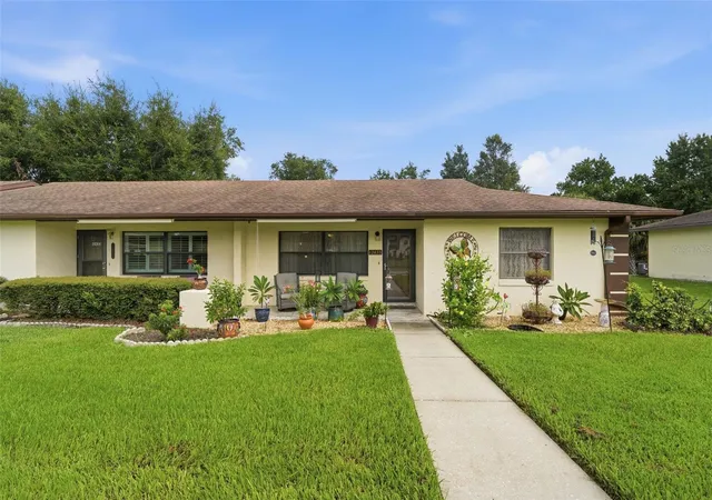 Photo 3 of Single family home for sale at 12435 Orangewood Cir, Tavares, FL 32778 | MLS# O6439509 | Listing updated on 2026-09-12