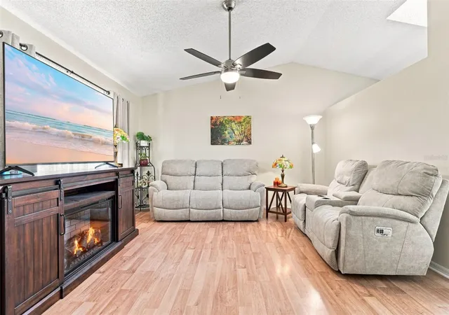 Photo 4 of House for sale at 12435 Orangewood Cir, Tavares, FL 32778 | MLS# O6439509 | Listing updated on 2026-09-12