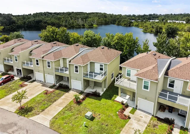 Photo 3 of Townhouse for sale at 458 Lake Shore Pkwy, Davenport, FL 33896 | MLS# O6439518 | Listing updated on 2026-09-11