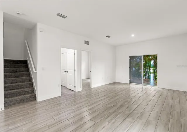 Photo 4 of Townhouse for sale at 458 Lake Shore Pkwy, Davenport, FL 33896 | MLS# O6439518 | Listing updated on 2026-09-11