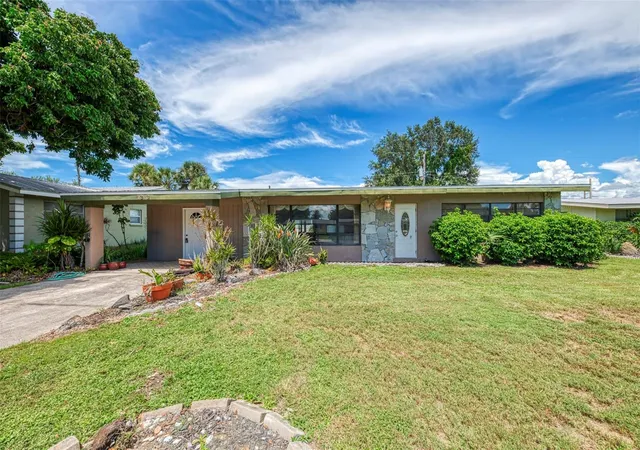 Photo 1 of Single family home for sale at 2203 La Salle St, Sarasota, FL 34231 | MLS# N6145634 | Listing updated on 2026-09-27