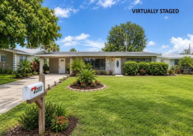 Photo 3 of Single family home for sale at 2203 La Salle St, Sarasota, FL 34231 | MLS# N6145634 | Listing updated on 2026-09-27