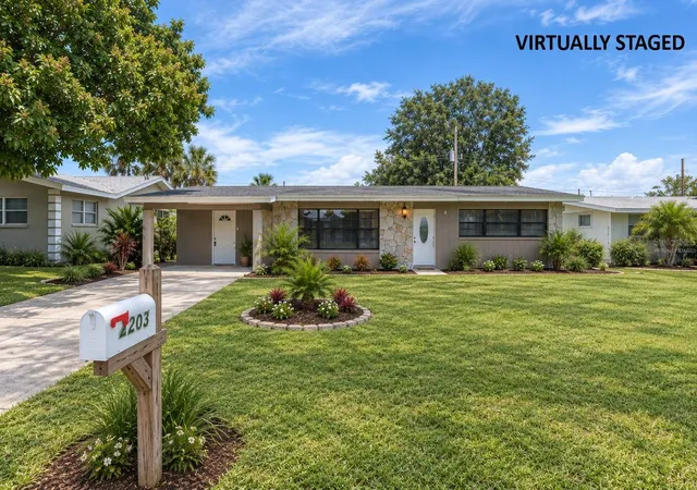 Photo 4 of Single family home for sale at 2203 La Salle St, Sarasota, FL 34231 | MLS# N6145634 | Listing updated on 2026-09-27