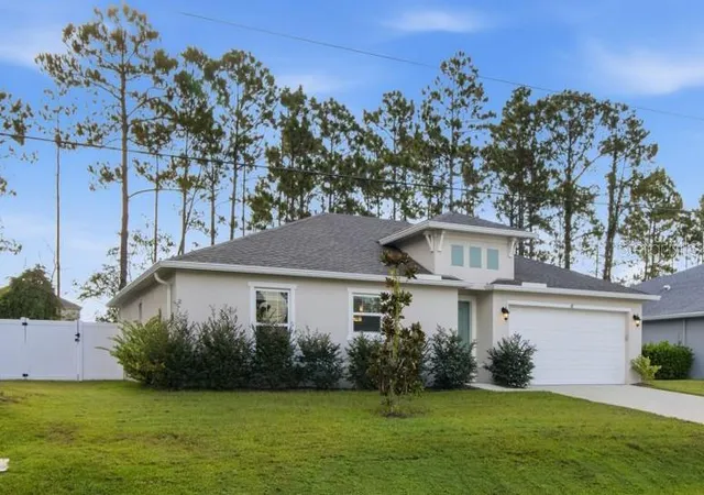 Photo 2 of Single family home for sale at 42 Woodborn Ln, Palm Coast, FL 32164 | MLS# V4951143 | Listing updated on 2026-10-23