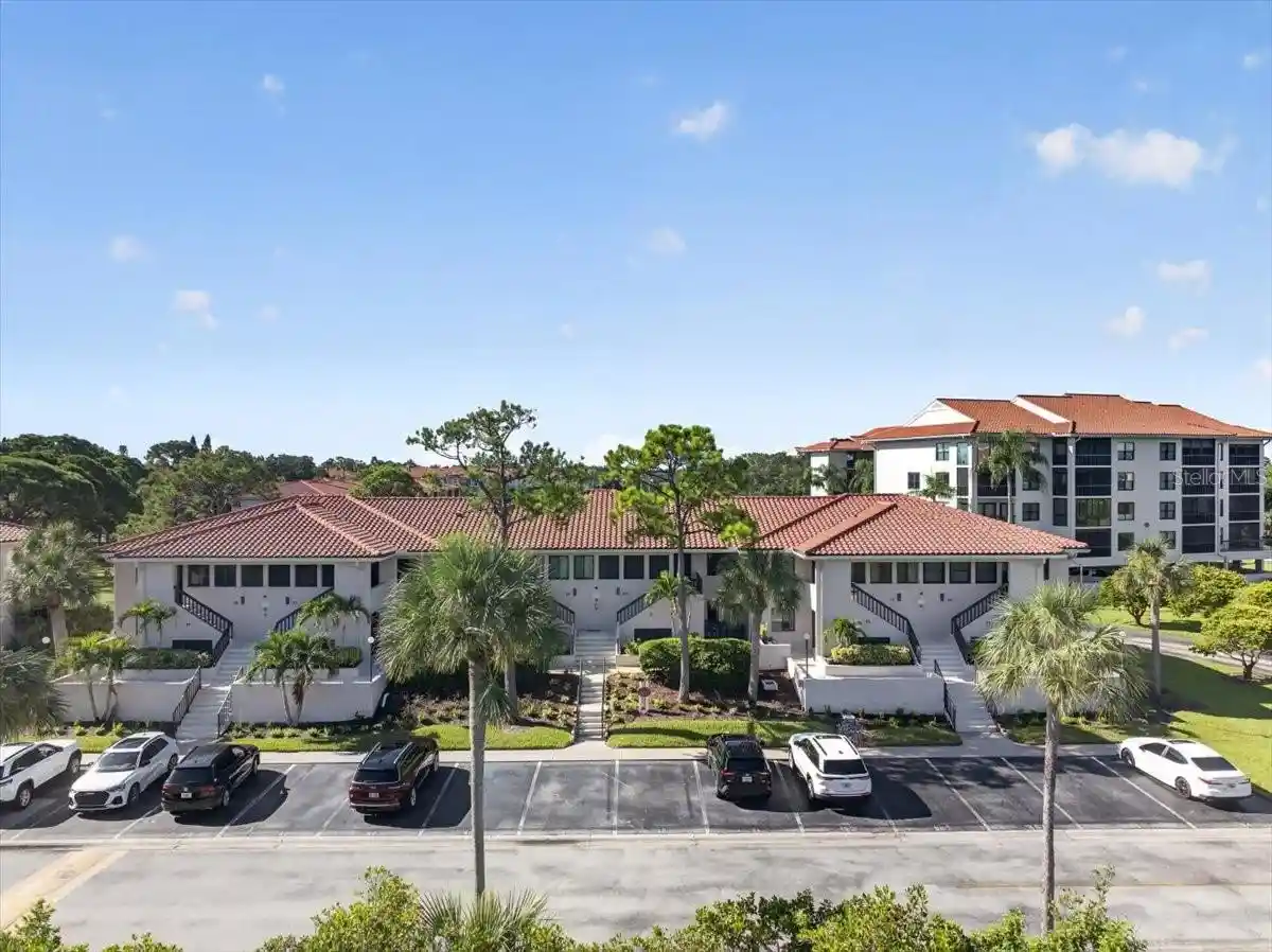 Listing Photo 2 - Condo for sale in 1805 Mariner Dr located at 1805 Mariner Dr, Tarpon Springs, FL 34689 - Unit #51