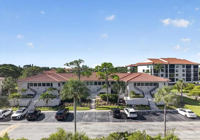 Listing Photo 2 - Condo for sale in building located at 1805 Mariner Dr, Tarpon Springs, FL 34689 - Unit #51