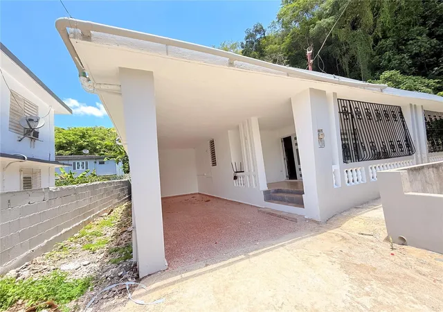 Photo 3 of Sale Pending at 77 Tulipán Pámpanos, Vega Alta, PR 00692 | MLS# PR9123979 | Listing updated on 2026-09-28