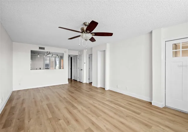 Listing Photo 5 - Condo for sale in building located at 2618 Cvs Cay Dr, Clearwater, FL 33760 - Unit #108