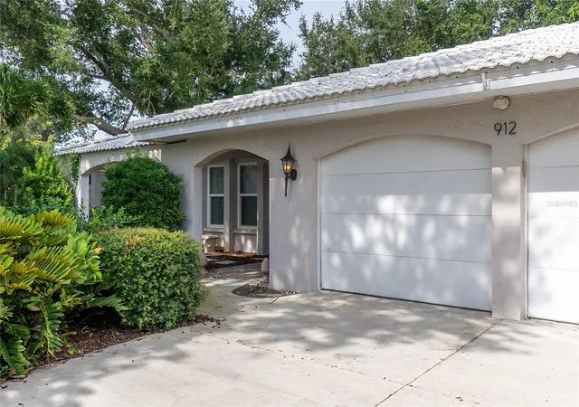 Photo 4 of Single family home for sale at 912 Dawn St, Venice, FL 34285 | MLS# N6145649 | Listing updated on 2026-10-16