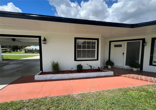 Photo 2 of Single family home for sale at 10909 W Elbow Dr, Tampa, FL 33612 | MLS# TB8546138 | Listing updated on 2026-09-12