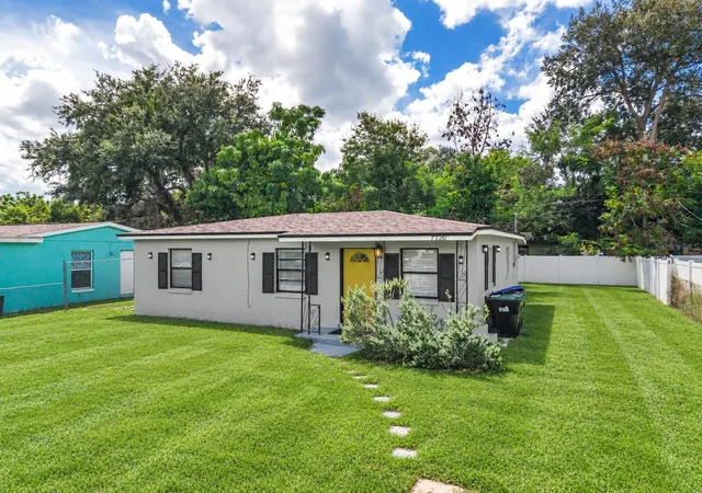 Photo 3 of Single family home for sale at 7720 Ravenna Ave, Orlando, FL 32819 | MLS# O6439674 | Listing updated on 2026-10-27