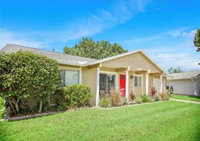 Photo 2 of Single family home for sale at 10526 Linger Ln, Orlando, FL 32821 | MLS# O6439681 | Listing updated on 2026-10-01