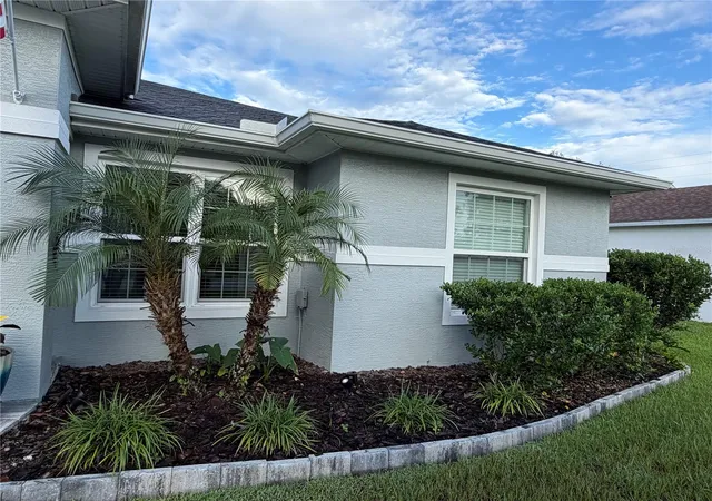 Photo 3 of Single family home for sale at 4 Lincoln Pl, Palm Coast, FL 32137 | MLS# FC321256 | Listing updated on 2026-10-17