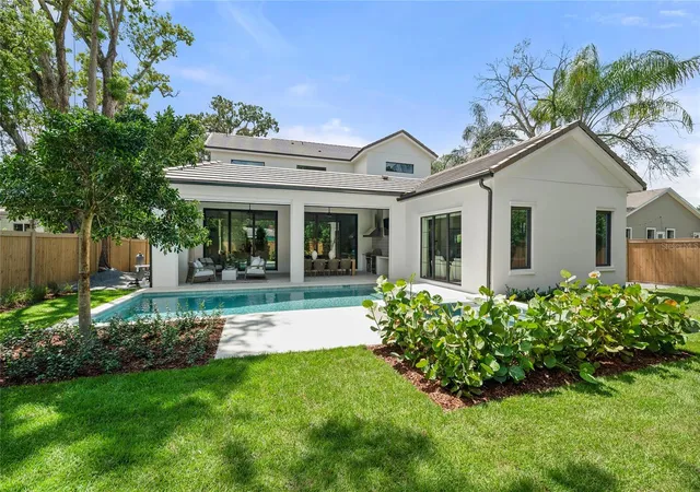 Photo 3 of Sale Pending at 1135 W Harvard St, Orlando, FL 32804 | MLS# O6439711 | Listing updated on 2026-09-15