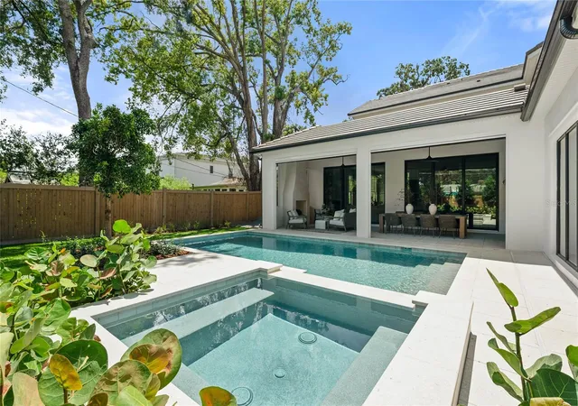 Photo 3 of Sale Pending at 1135 W Harvard St, Orlando, FL 32804 | MLS# O6439711 | Listing updated on 2026-09-15