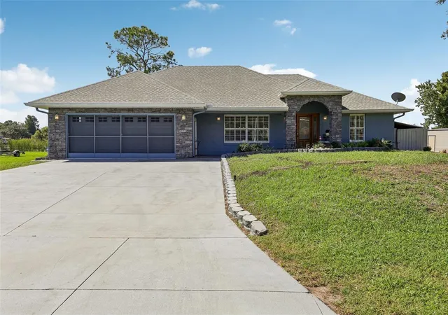 Photo 1 of Single family home for sale at 28116 Lois Dr, Tavares, FL 32778 | MLS# G5117465 | Listing updated on 2026-10-04
