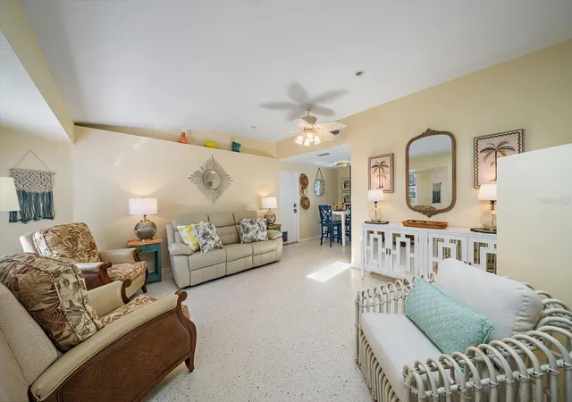 Photo 3 of Single family home for sale at 270 W Seminole Dr, Venice, FL 34293 | MLS# A4705293 | Listing updated on 2026-09-15