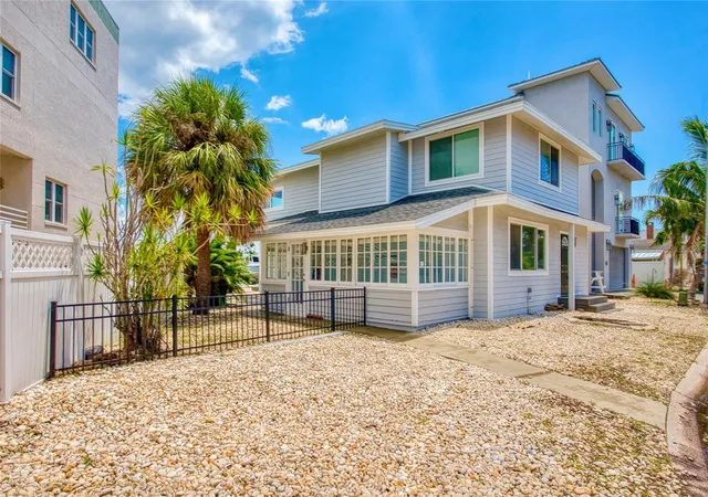 Photo 2 of Single family home for sale at 300 Bay Plz, Treasure Island, FL 33706 | MLS# TB8546213 | Listing updated on 2026-09-14