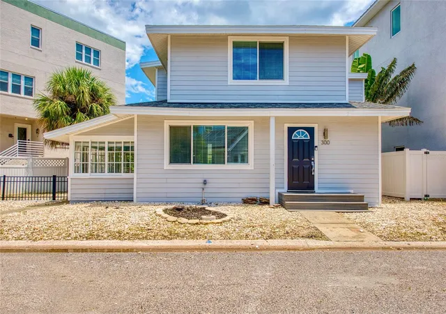 Photo 4 of Single family home for sale at 300 Bay Plz, Treasure Island, FL 33706 | MLS# TB8546213 | Listing updated on 2026-09-14
