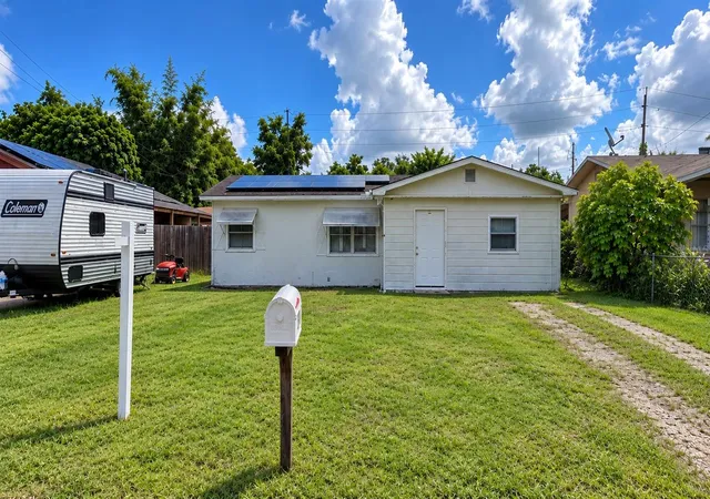 Photo 1 of Single family home for sale at 5649 59th Street N, Saint Petersburg, FL 33709 | MLS# R4911941 | Listing updated on 2026-09-26