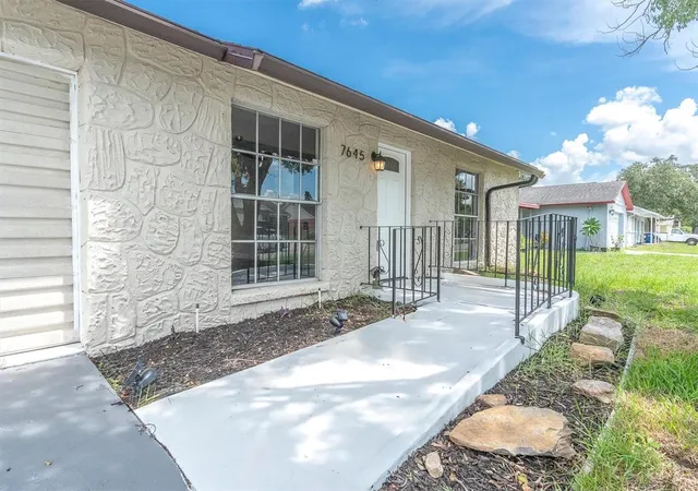 Photo 3 of Single family home for sale at 7645 Arlight Dr, New Port Richey, FL 34655 | MLS# W7889275 | Listing updated on 2026-10-08