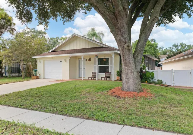 Photo 2 of Single family home for sale at 635 Bellingham Pl, Palm Harbor, FL 34684 | MLS# TB8546279 | Listing updated on 2026-09-14
