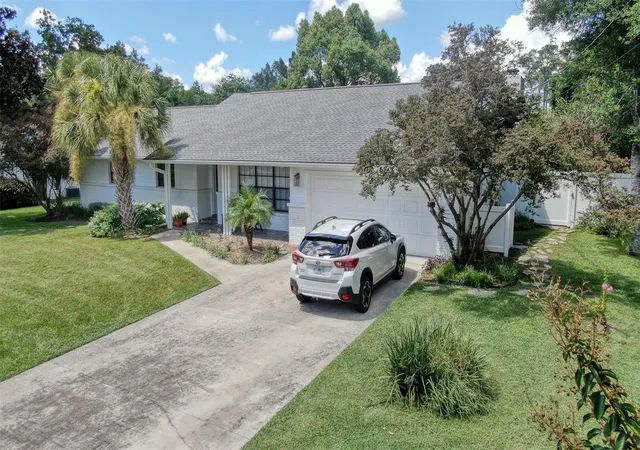 Photo 3 of Sale Pending at 3971 SE 17th Place, Ocala, FL 34471 | MLS# OM731848 | Listing updated on 2026-09-11