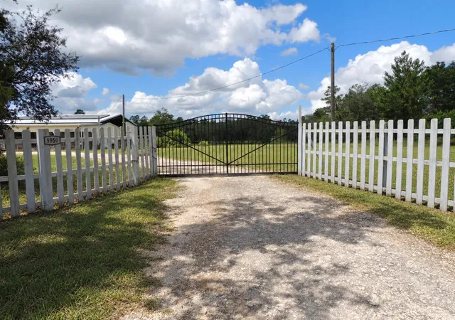 Photo 2 of Manufactured home for sale at 5950 NE 107th Court, Bronson, FL 32621 | MLS# OM731851 | Listing updated on 2026-09-29